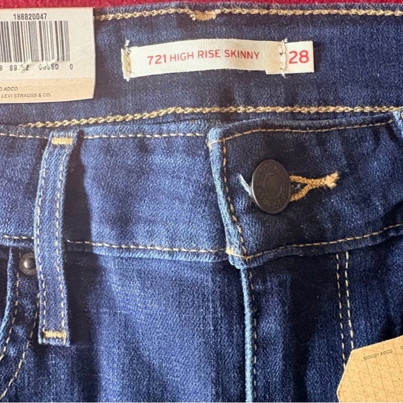 Levi's High-Rise Skinny Jeans - Picture 4 of 7